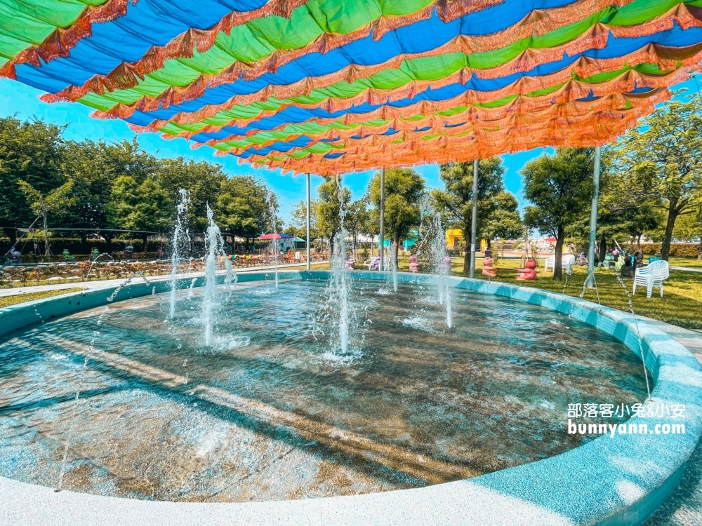長頸鹿休閒農場戲水池