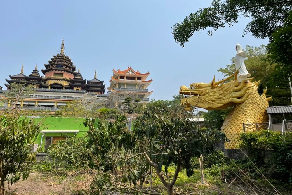 台南版吳哥窟「楠西萬佛寺」超誇張鐘乳石洞，預約參觀方法。
