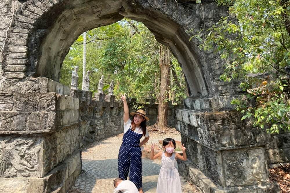 台南版吳哥窟「楠西萬佛寺」超誇張鐘乳石洞，預約參觀方法。
