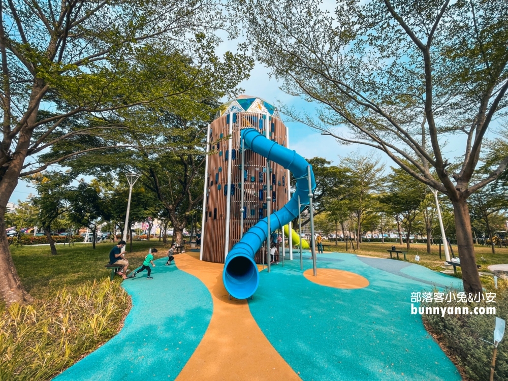 屏東【大鮪魚航海樂園】超好玩高塔溜滑梯！就在東港兒童公園，等你來挑戰！