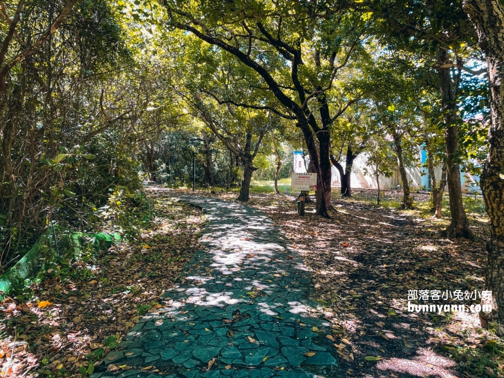 青蛙石海洋遊憩公園，超美救國團墾丁青年活動中心與情人沙灘