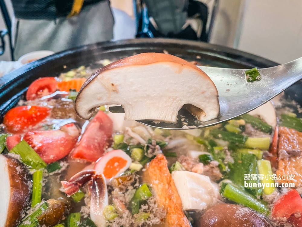 桃園火鍋店「韓鄉石頭火鍋」一年只開八個月的火鍋店。