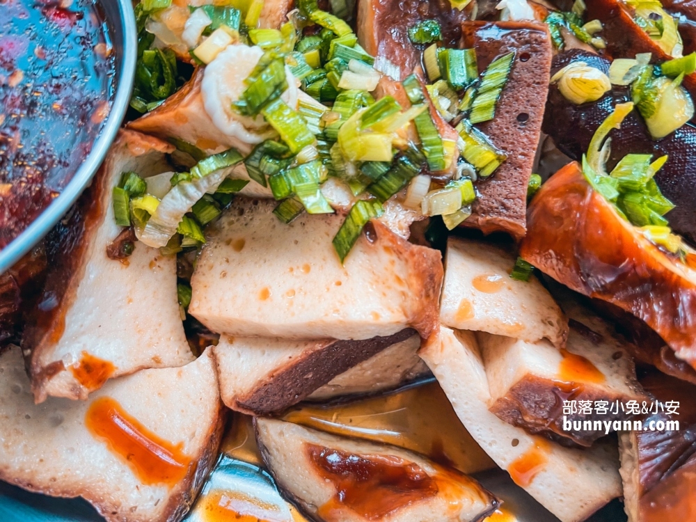 【大溪美食】老阿伯現滷豆干，大溪必吃的滷豆乾沾辣椒醬