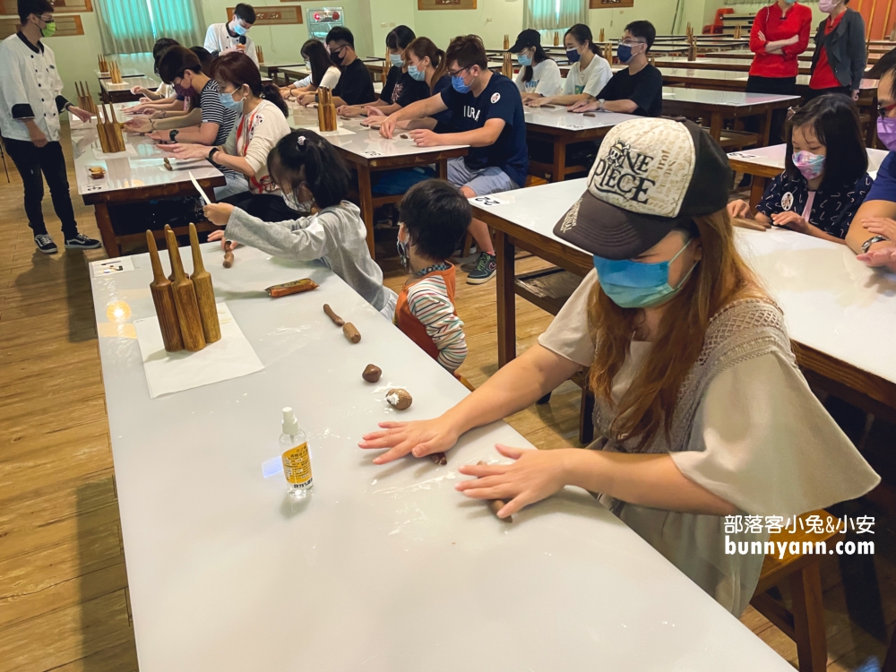 宜蘭蘇澳【宜蘭餅發明館】免門票參觀真好逛，DIY宜蘭餅和3D彩繪好玩
