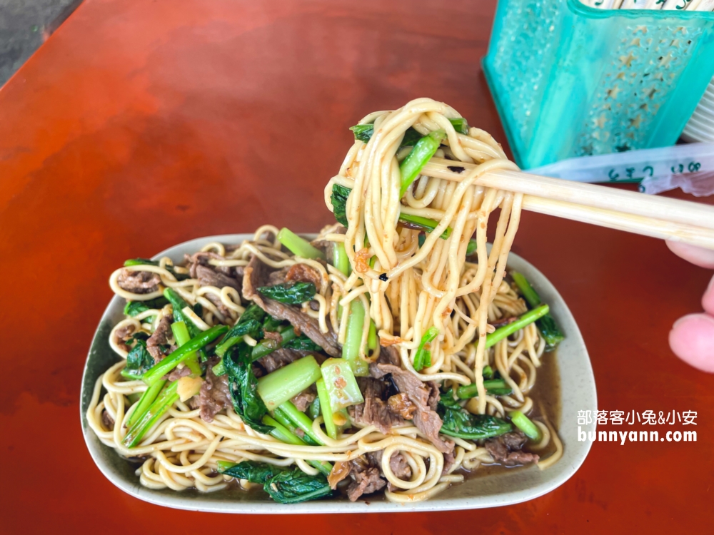 雲林【阿郎牛肉麵】一碗牛雜湯或牛肉湯只要60元