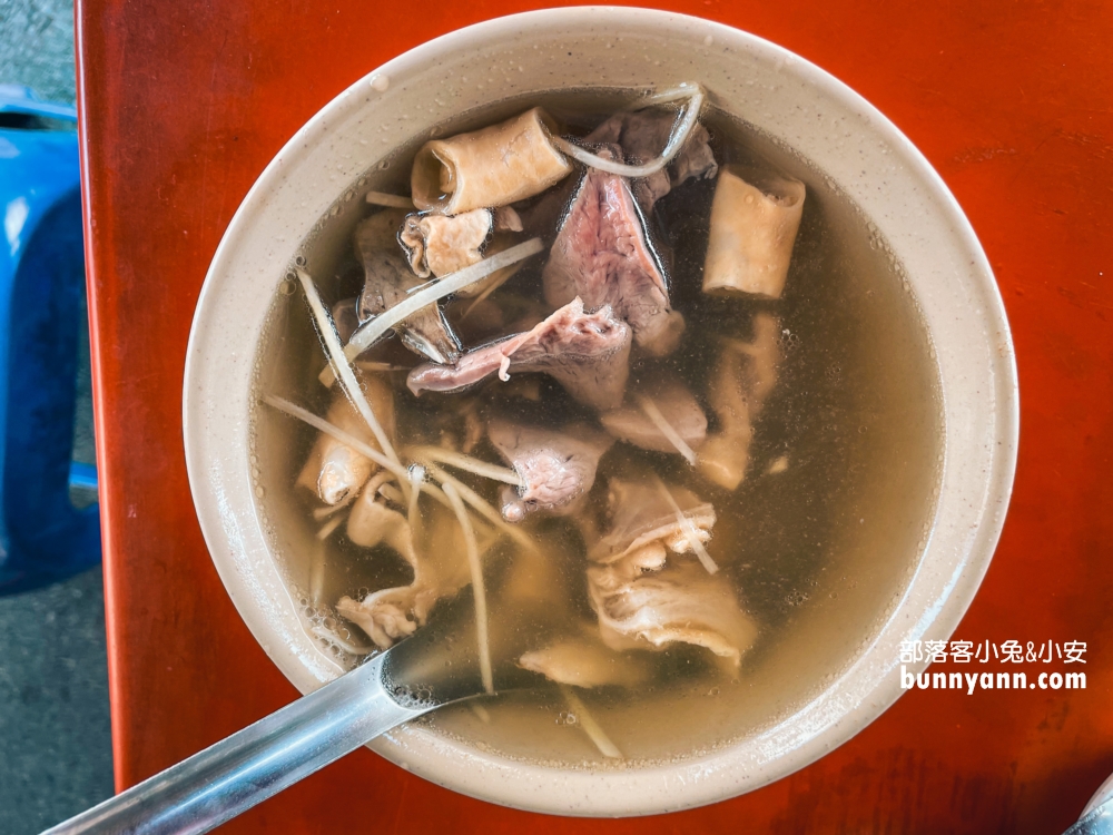 雲林【阿郎牛肉麵】一碗牛雜湯或牛肉湯只要60元
