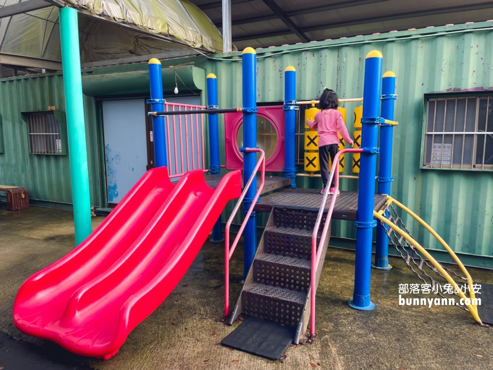 隆泉休閒農場｜暢遊親子戲水池和餵動物，露營區很豪華