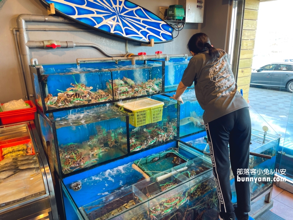 新北【烤魚達人活海鮮】谷歌4.8顆星的評價很高的海鮮餐廳