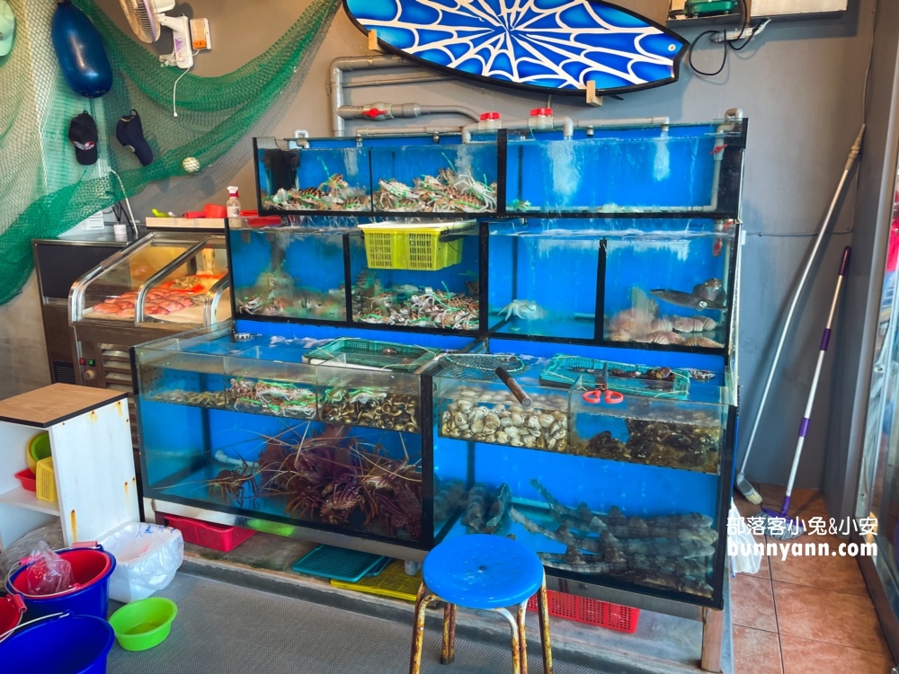 新北【烤魚達人活海鮮】谷歌4.8顆星的評價很高的海鮮餐廳