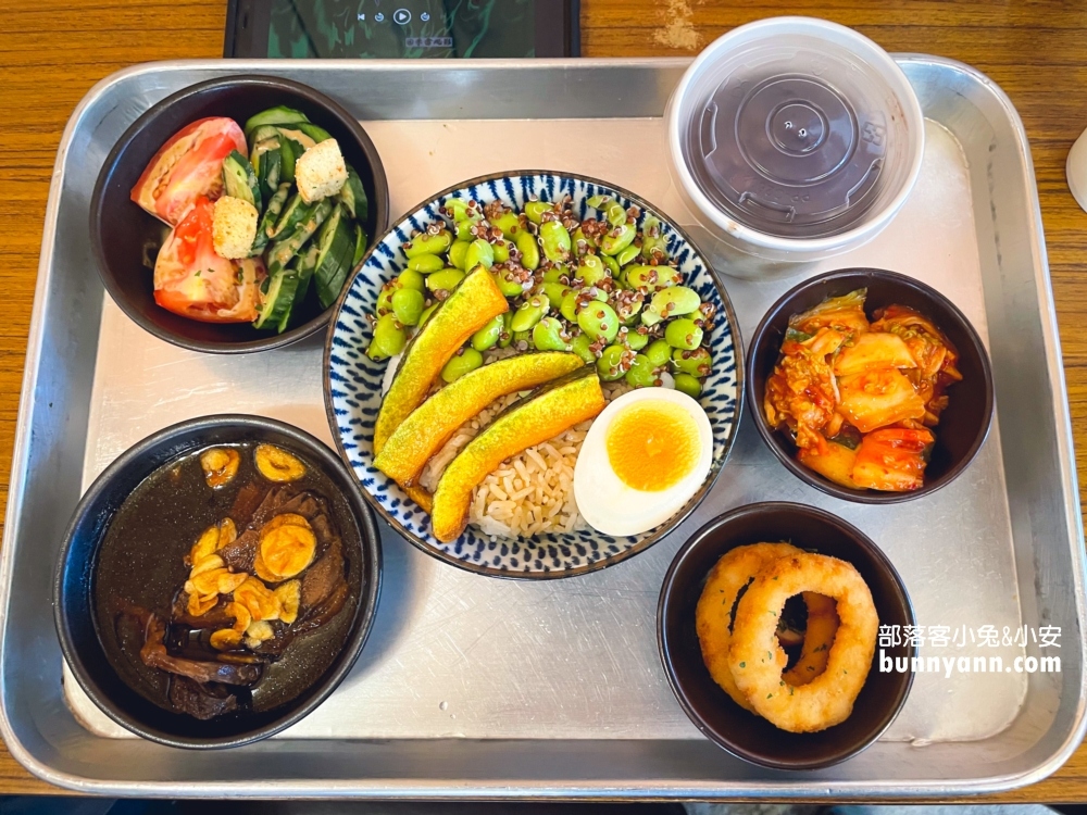 紙教堂附近好吃咖哩飯「山上山下」🌿這間店濃厚日系風格好吃又好拍