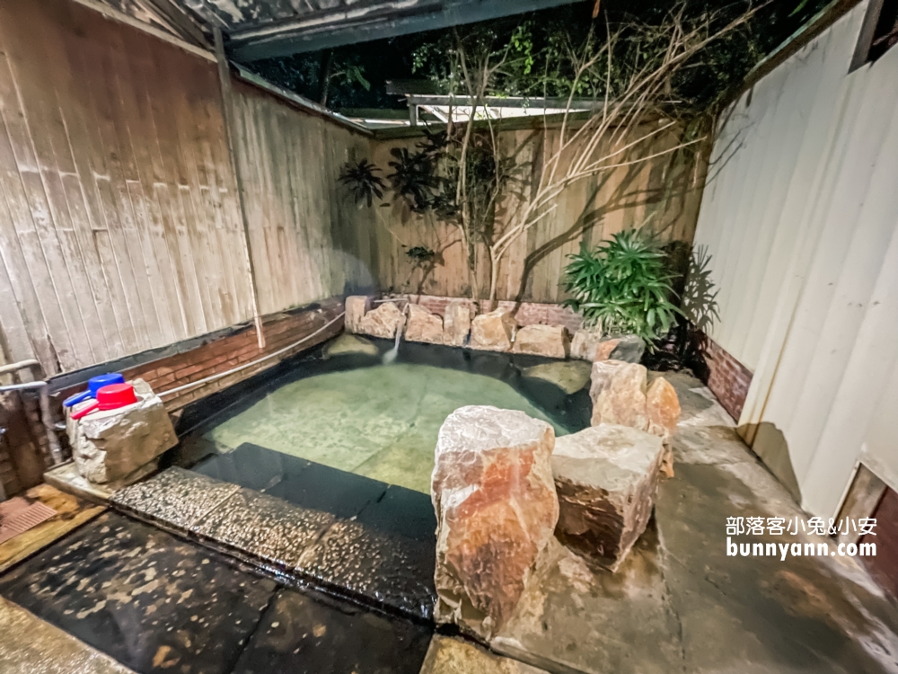 宜蘭春和泡湯｜礁溪平價溫泉湯屋，家庭池大到能游泳