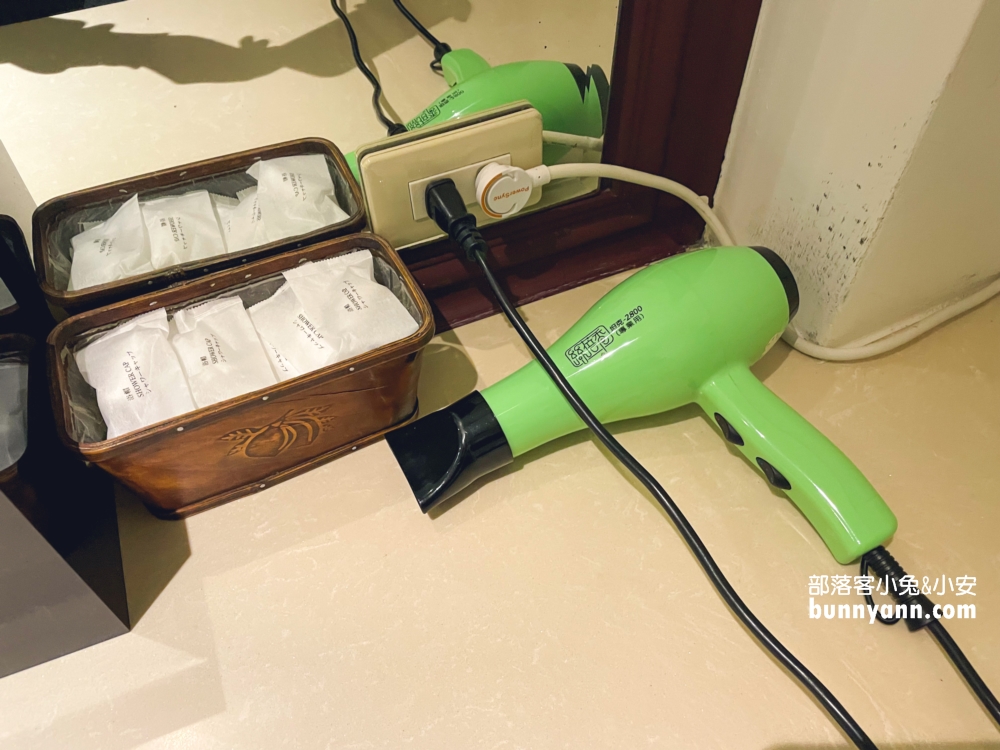 烏來【湯布苑溫泉館】來泡湯就招待養生茶與茶點，一人只要300元平價湯屋