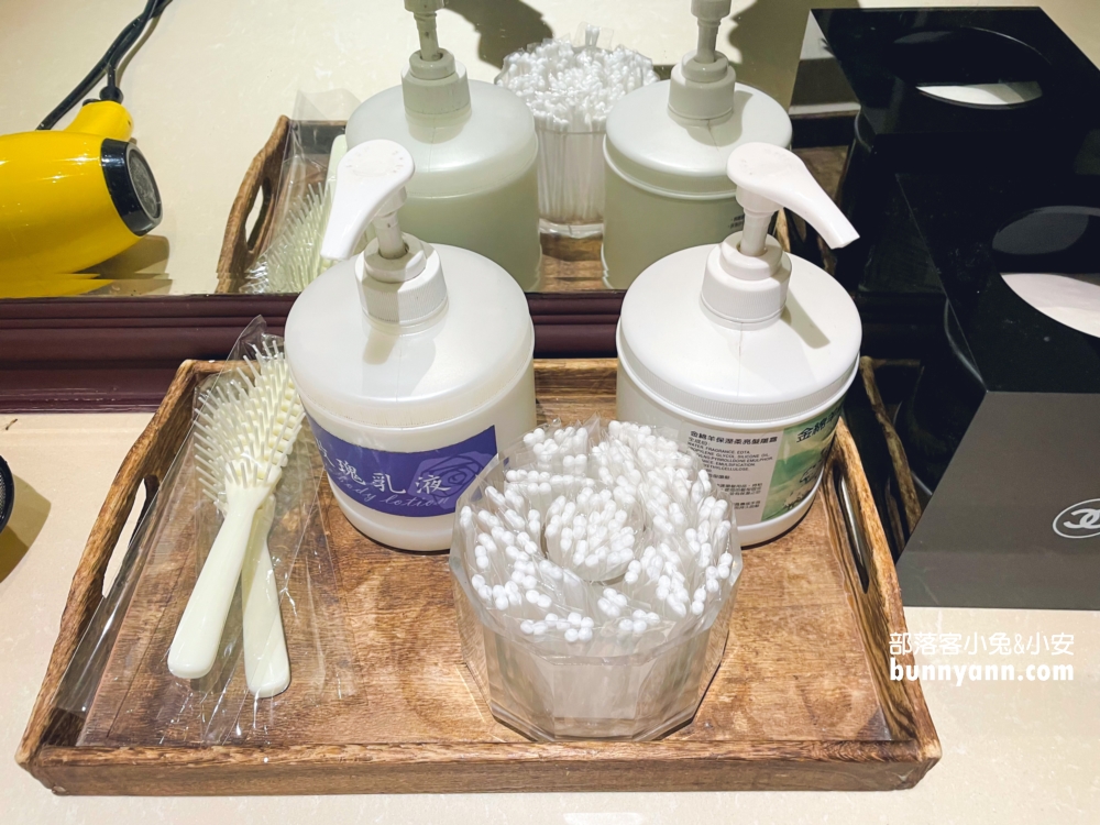 烏來【湯布苑溫泉館】來泡湯就招待養生茶與茶點，一人只要300元平價湯屋
