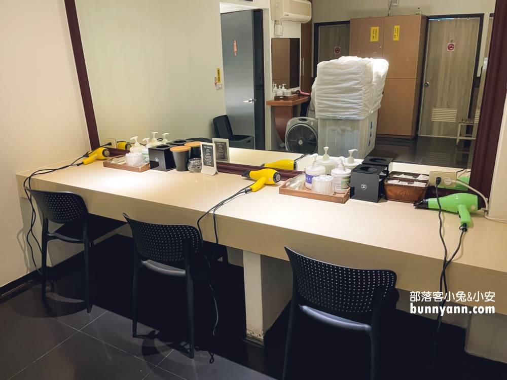 烏來【湯布苑溫泉館】來泡湯就招待養生茶與茶點，一人只要300元平價湯屋