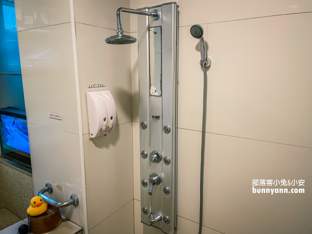 烏來【湯布苑溫泉館】來泡湯就招待養生茶與茶點，一人只要300元平價湯屋
