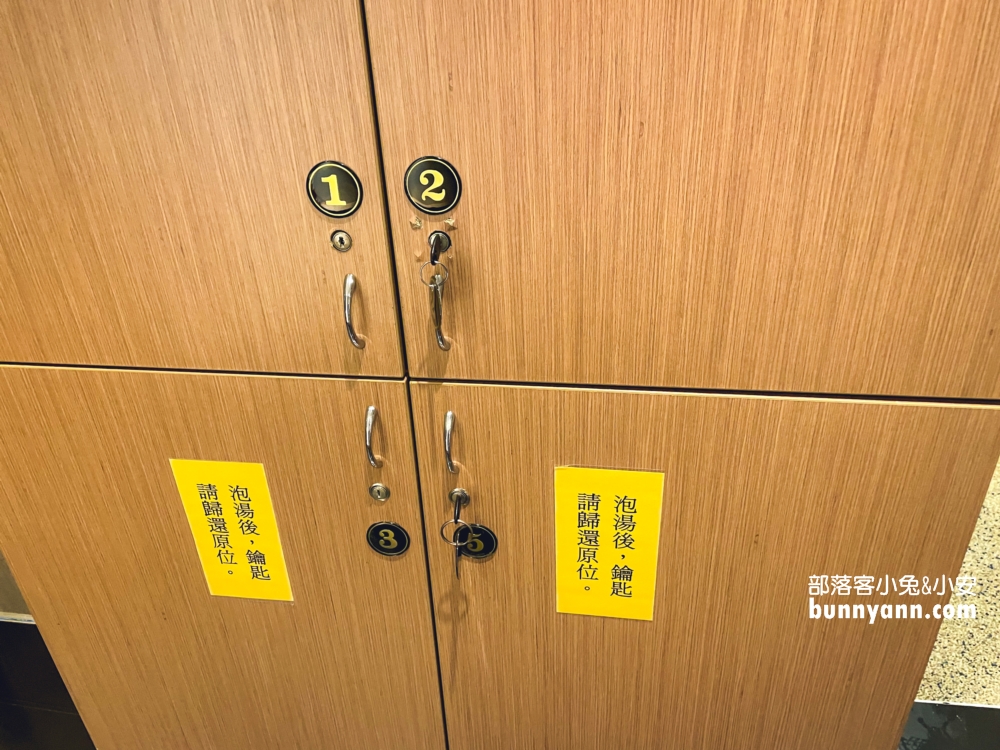 烏來【湯布苑溫泉館】來泡湯就招待養生茶與茶點，一人只要300元平價湯屋