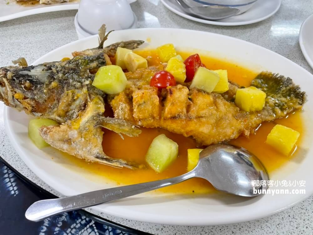 台南楠西|水果入菜！果農之家隱藏版美食，免費玩滑草，好拍文青風，料理吃的到水果好清爽