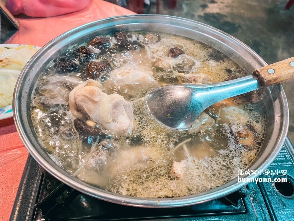 竹子湖《故鄉土雞城》谷歌4.5顆星的評價不錯的土雞城