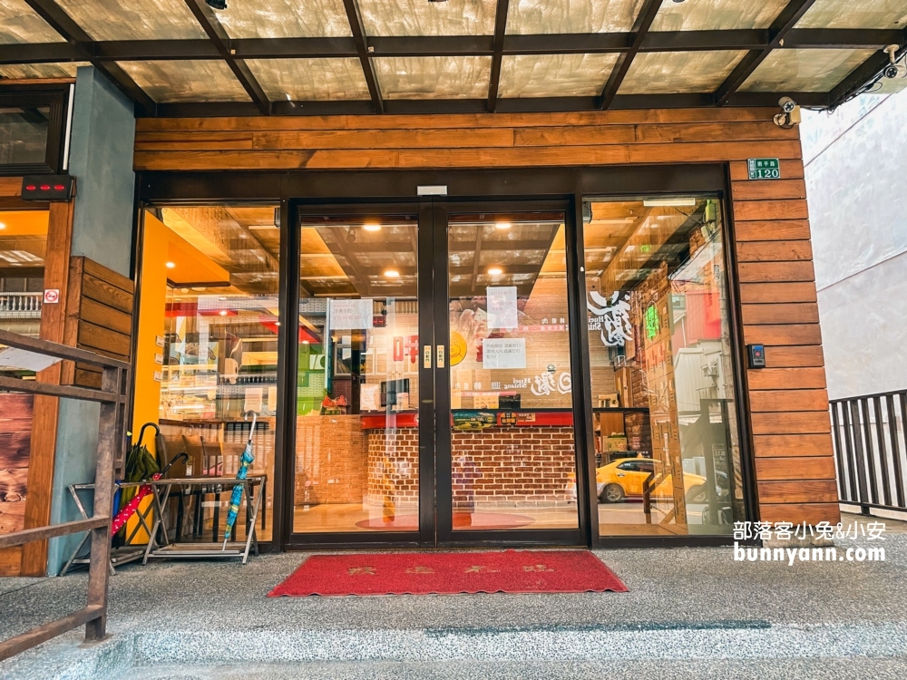 桃園【呷霸牛肉麵南平店】來店還能免費加湯加麵，CP值超高！