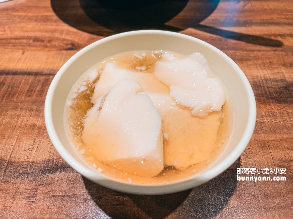 桃園【呷霸牛肉麵南平店】來店還能免費加湯加麵，CP值超高！