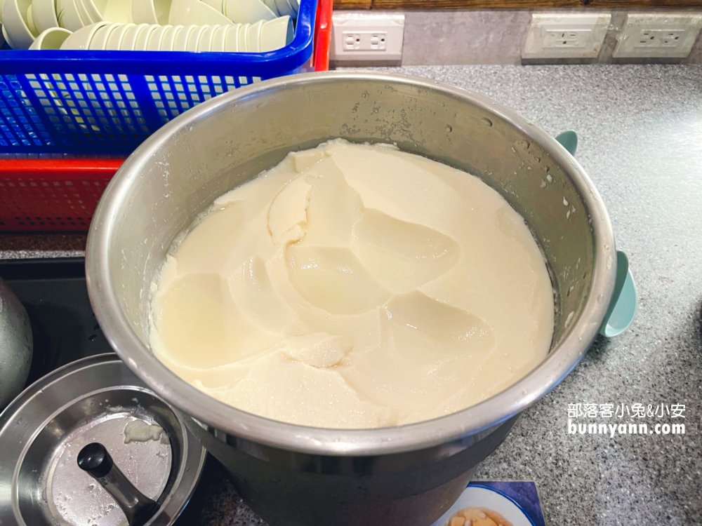 桃園【呷霸牛肉麵南平店】來店還能免費加湯加麵，CP值超高！