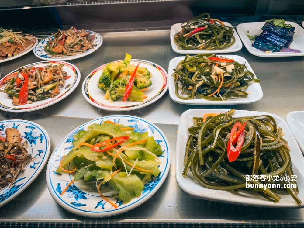 桃園【呷霸牛肉麵南平店】來店還能免費加湯加麵，CP值超高！
