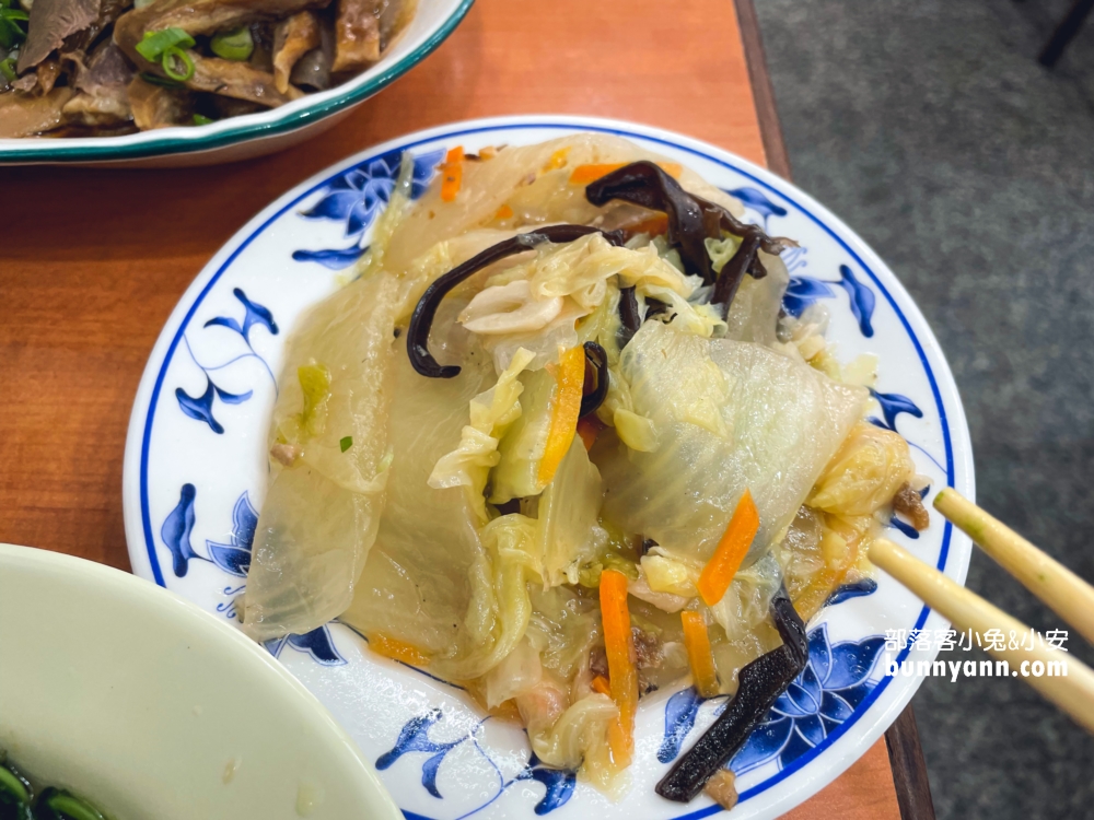 【民主火雞肉飯】小菜好好吃的火雞肉飯店家，備有停車場呢
