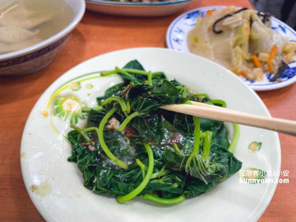 【民主火雞肉飯】小菜好好吃的火雞肉飯店家，備有停車場呢