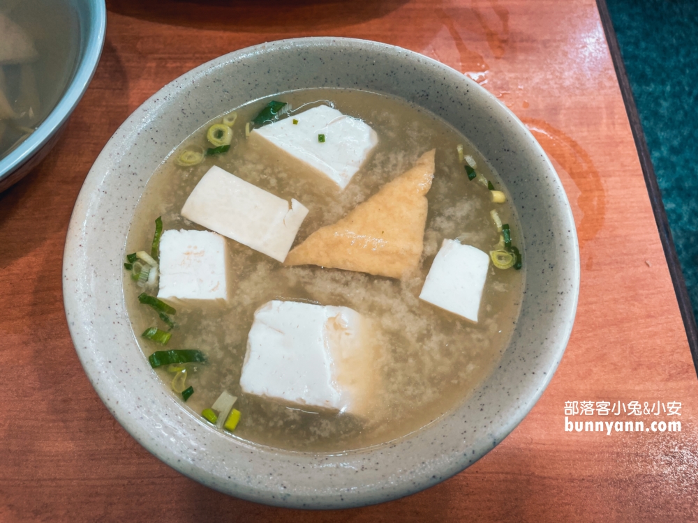 【民主火雞肉飯】小菜好好吃的火雞肉飯店家，備有停車場呢