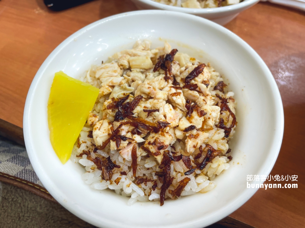 【民主火雞肉飯】小菜好好吃的火雞肉飯店家，備有停車場呢