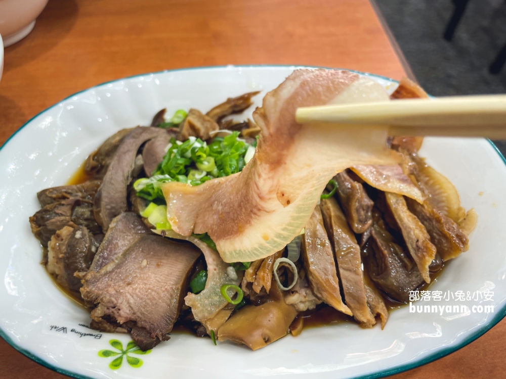 【民主火雞肉飯】小菜好好吃的火雞肉飯店家，備有停車場呢