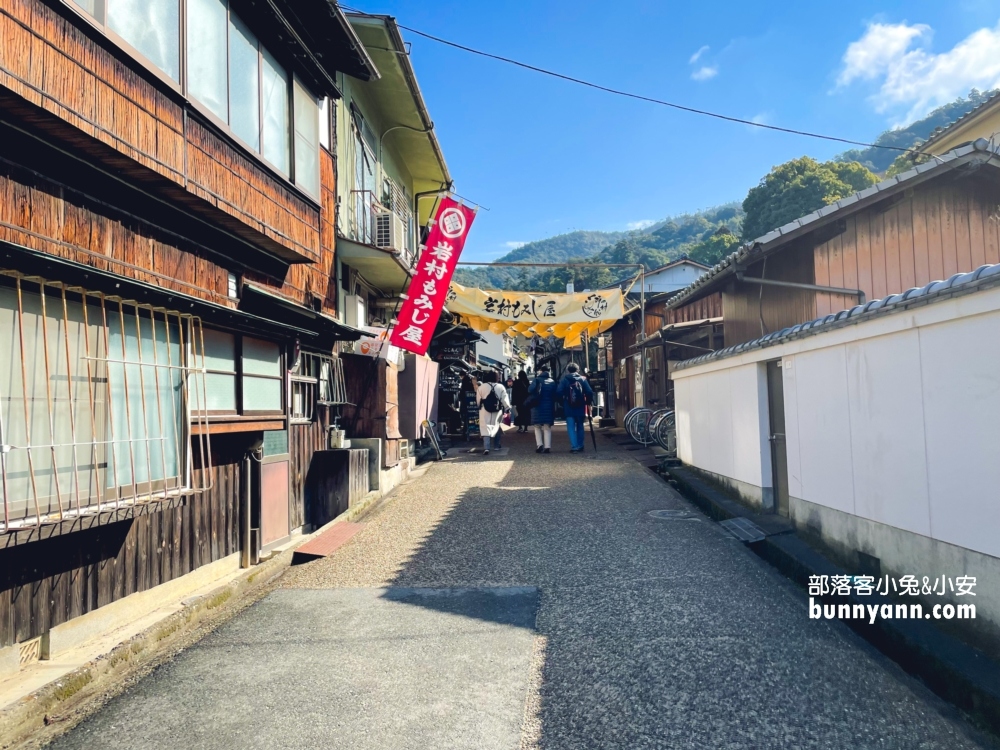 日本【嚴島神社】漂浮海上紅色鳥居，島上好多小鹿散步。