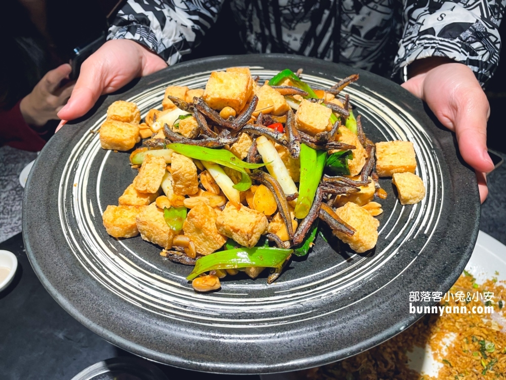 台北海鮮餐廳「新東南海鮮餐廳松山店」老字號又高CP值的海產店