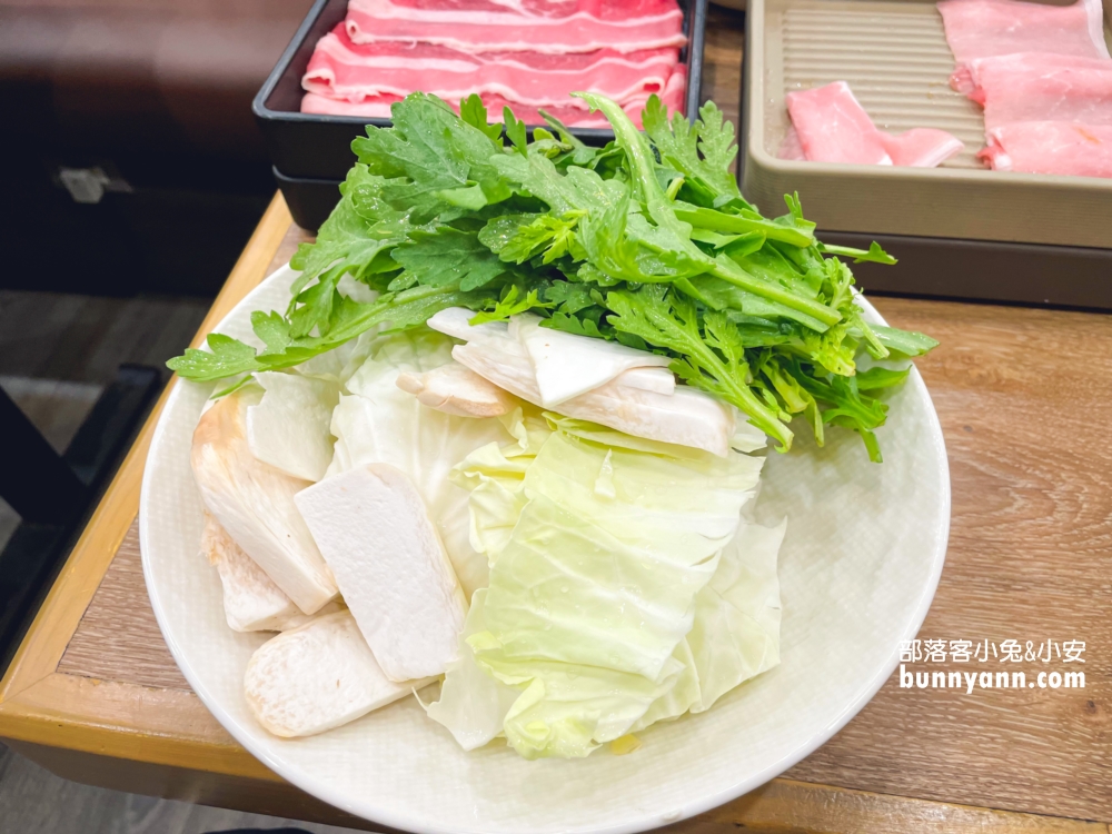 台北美食【MoMo壽喜燒南港潤泰牧場】肉肉吃到飽菜單