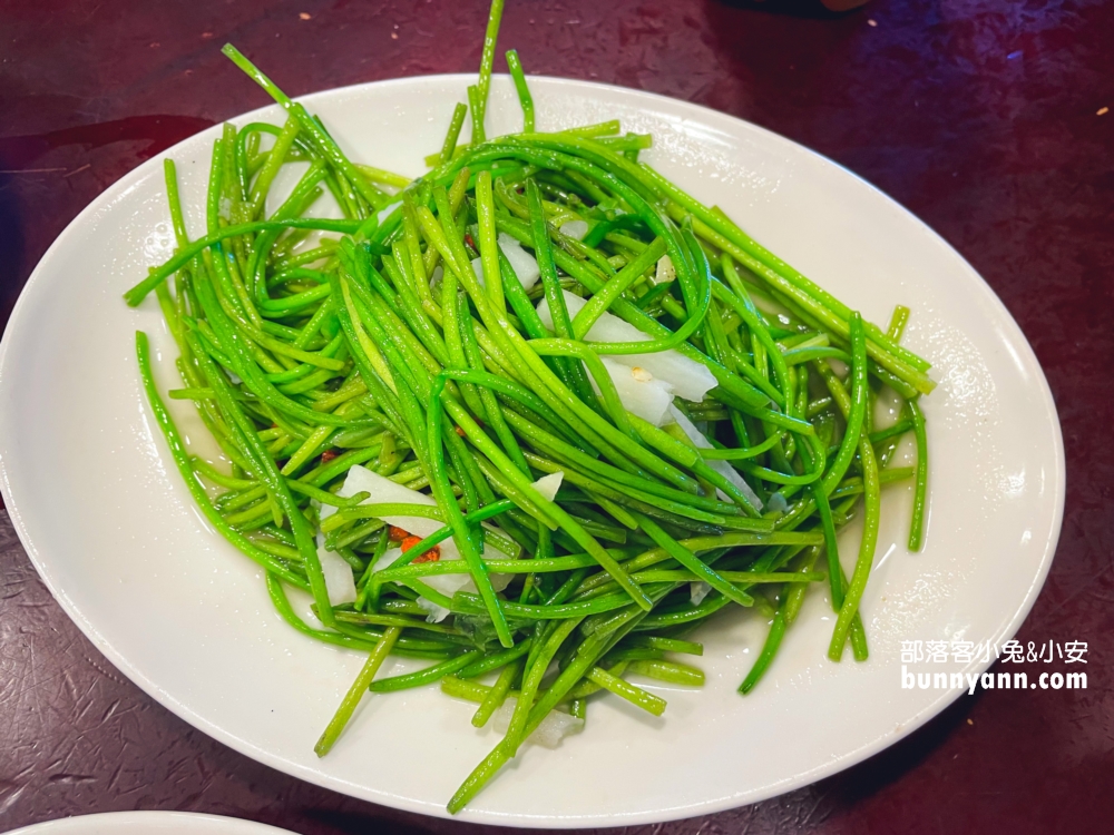 宜蘭【番割田甕缸雞】皮脆肉多汁烤雞，蘇澳交流道旁好吃烤雞店