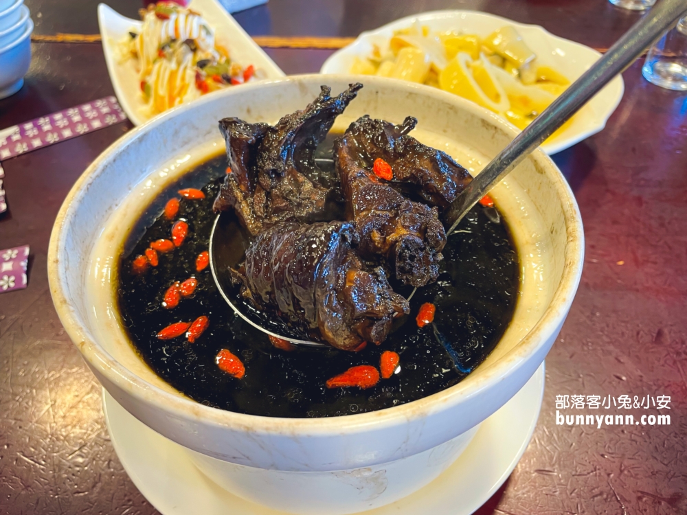 宜蘭【番割田甕缸雞】皮脆肉多汁烤雞，蘇澳交流道旁好吃烤雞店