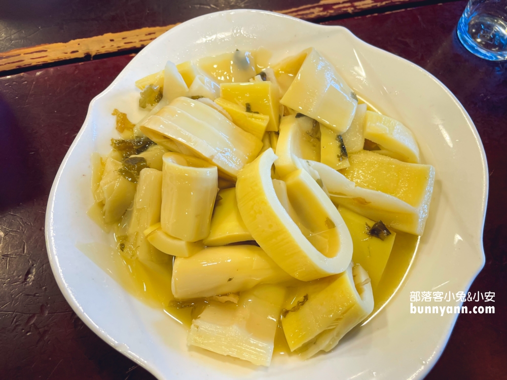 宜蘭【番割田甕缸雞】皮脆肉多汁烤雞，蘇澳交流道旁好吃烤雞店