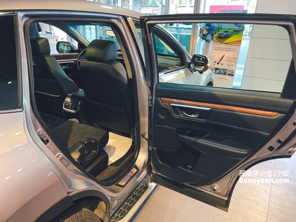 【2023Honda CR-V】本田CRV休旅車，現場實車拍照、配備與價錢!!