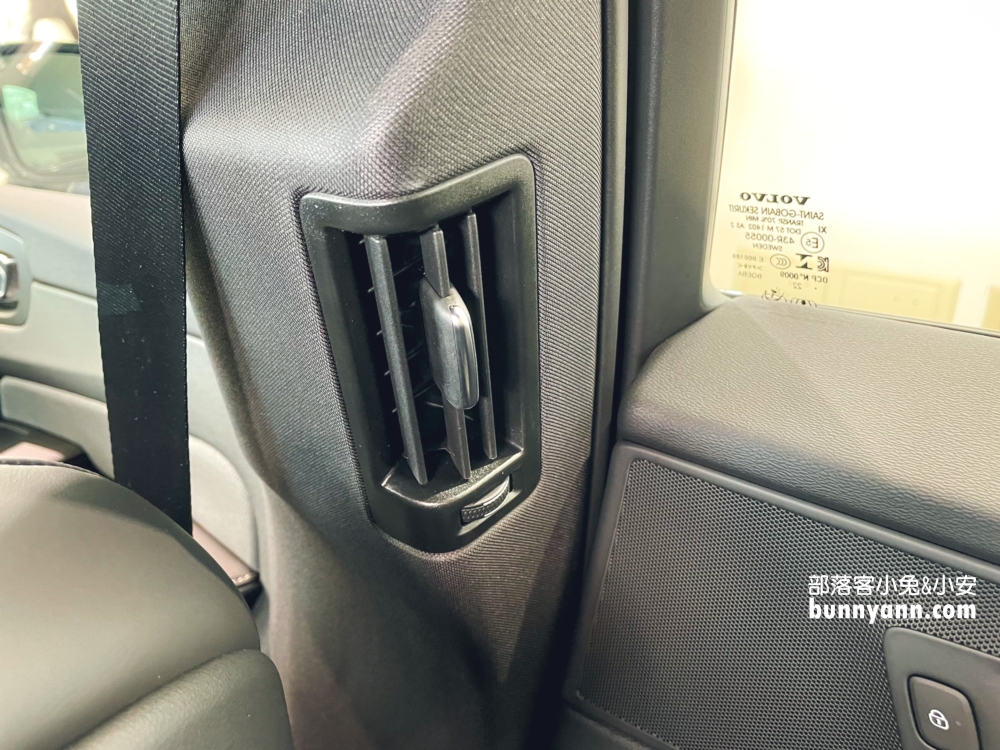 【VolvoXC60】富豪2023新版休旅車，現場實車拍照、配備與價錢!!