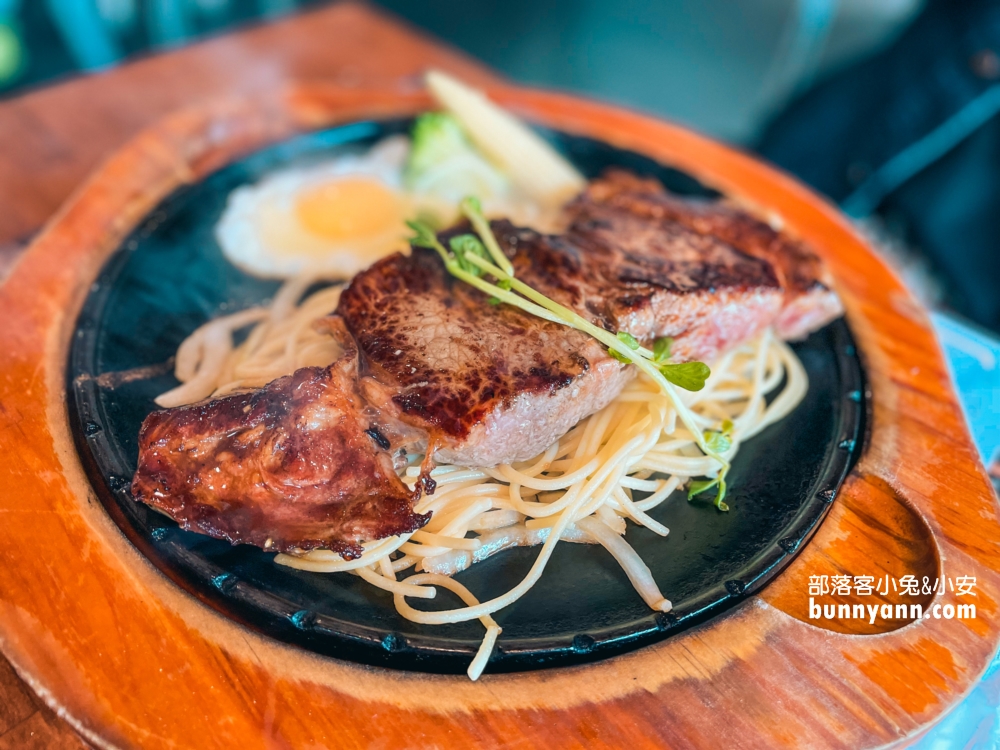 宜蘭【來來牛排館】牛排的肉質鮮嫩多汁，價格也很實在，CP值真的超高！