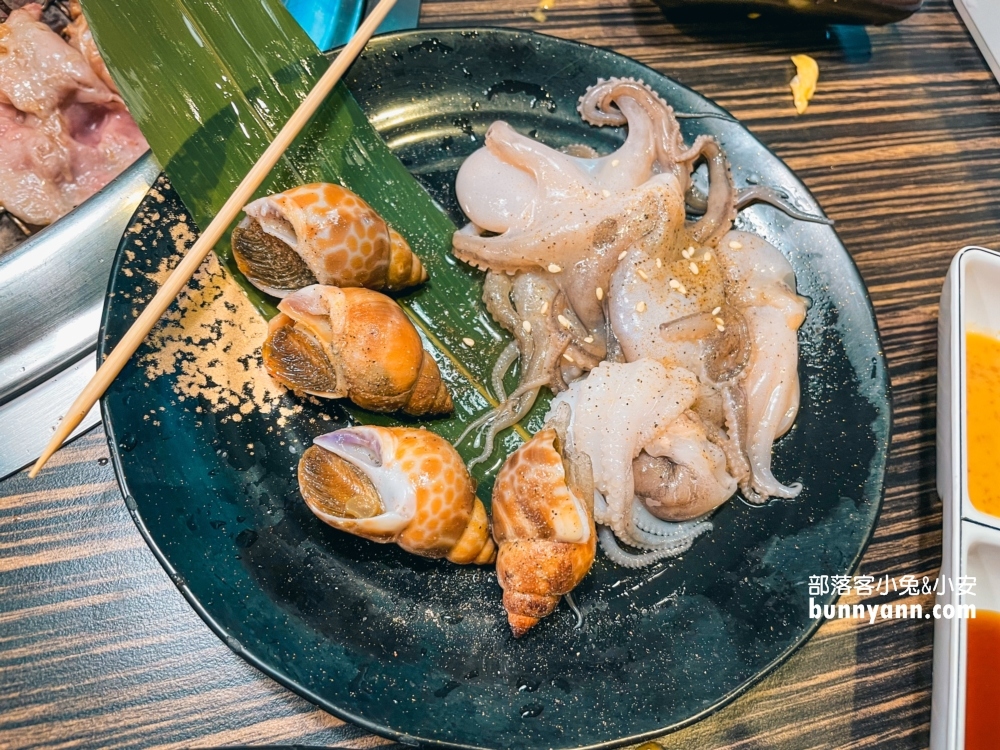 【燒鶴一番町】基隆廟口店，厚切牛排、Q彈鮮蝦吃到飽超讚!!