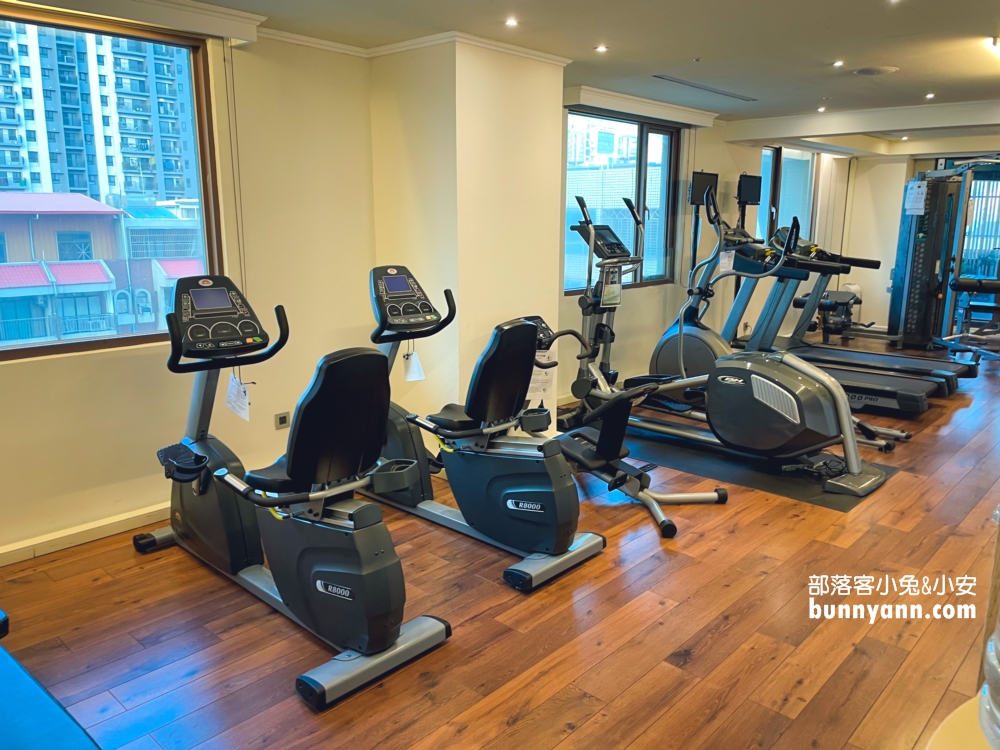 台中親子飯店【台中港酒店】一泊一食，房型與硬體設備最詳細開箱!!