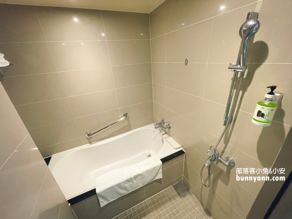 台中親子飯店【台中港酒店】一泊一食，房型與硬體設備最詳細開箱!!