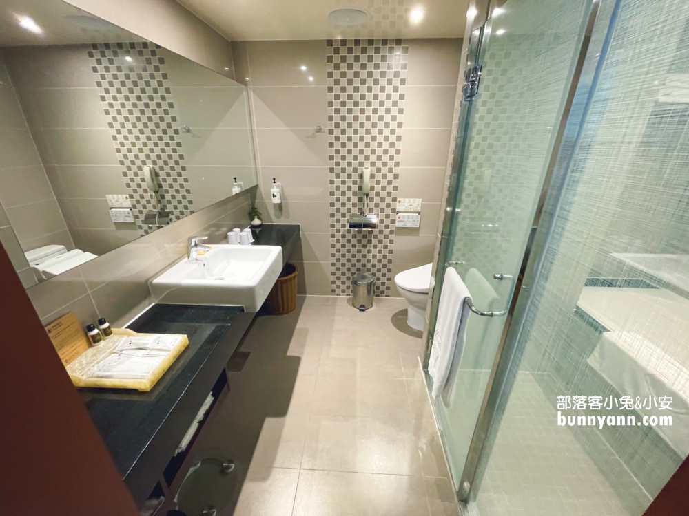 台中親子飯店【台中港酒店】一泊一食，房型與硬體設備最詳細開箱!!