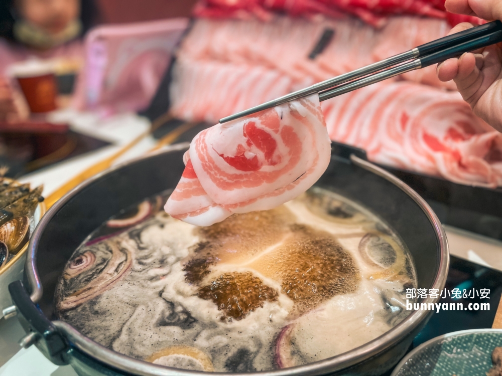 【嗑肉石鍋春日路店】桃園火鍋自助吧吃到飽餐廳，價位與肉質分享