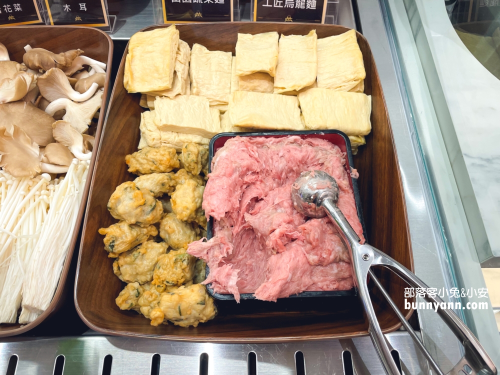 【嗑肉石鍋春日路店】桃園火鍋自助吧吃到飽餐廳，價位與肉質分享