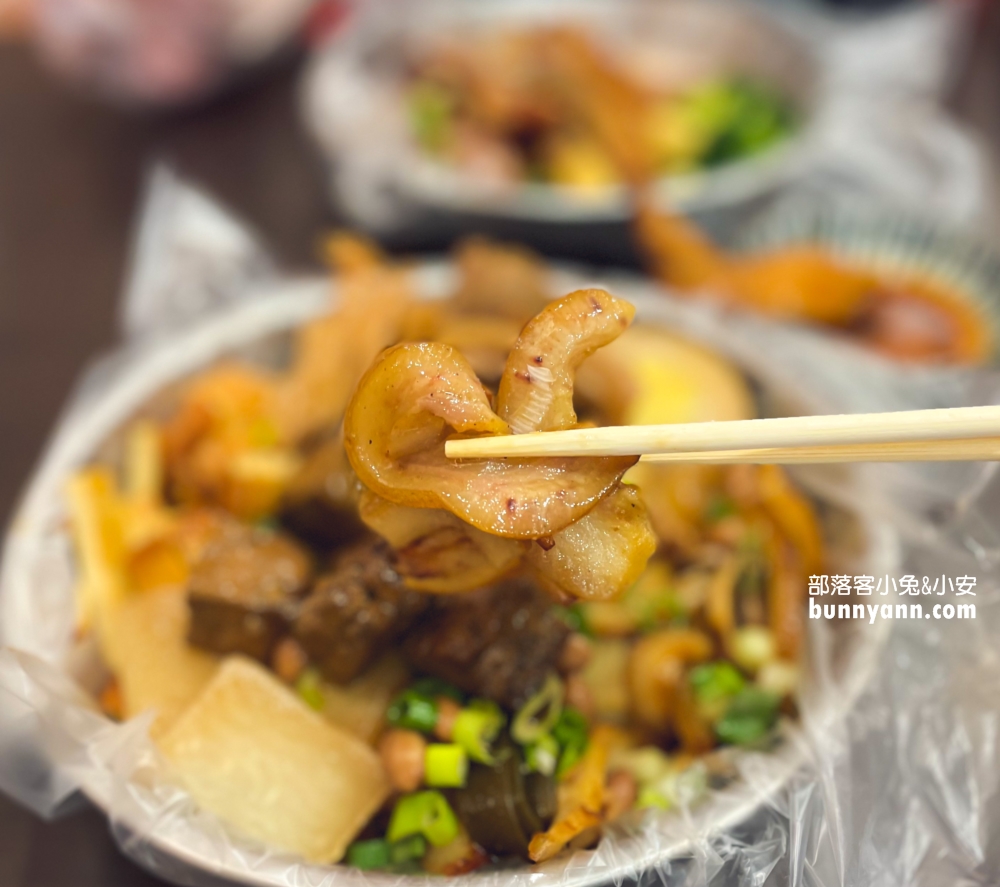 在地人推爆!!淡水老街上的神秘滷味，萃年華滷味