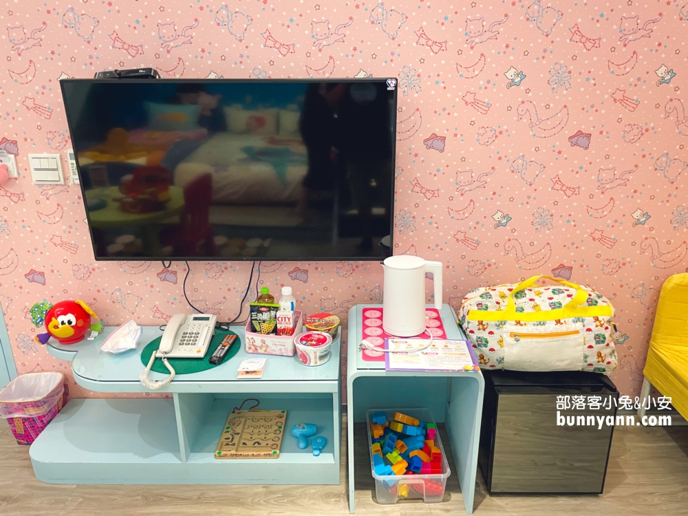 詩情夢幻城堡｜親子主題旅店，一房一台電動車有夠棒