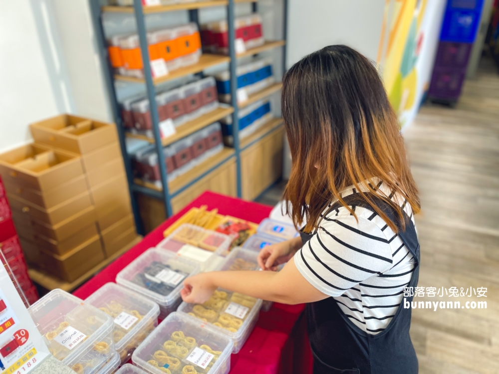 六月初一8結蛋捲迪化門市，入館品茶，享受精緻的伴手禮試吃體驗