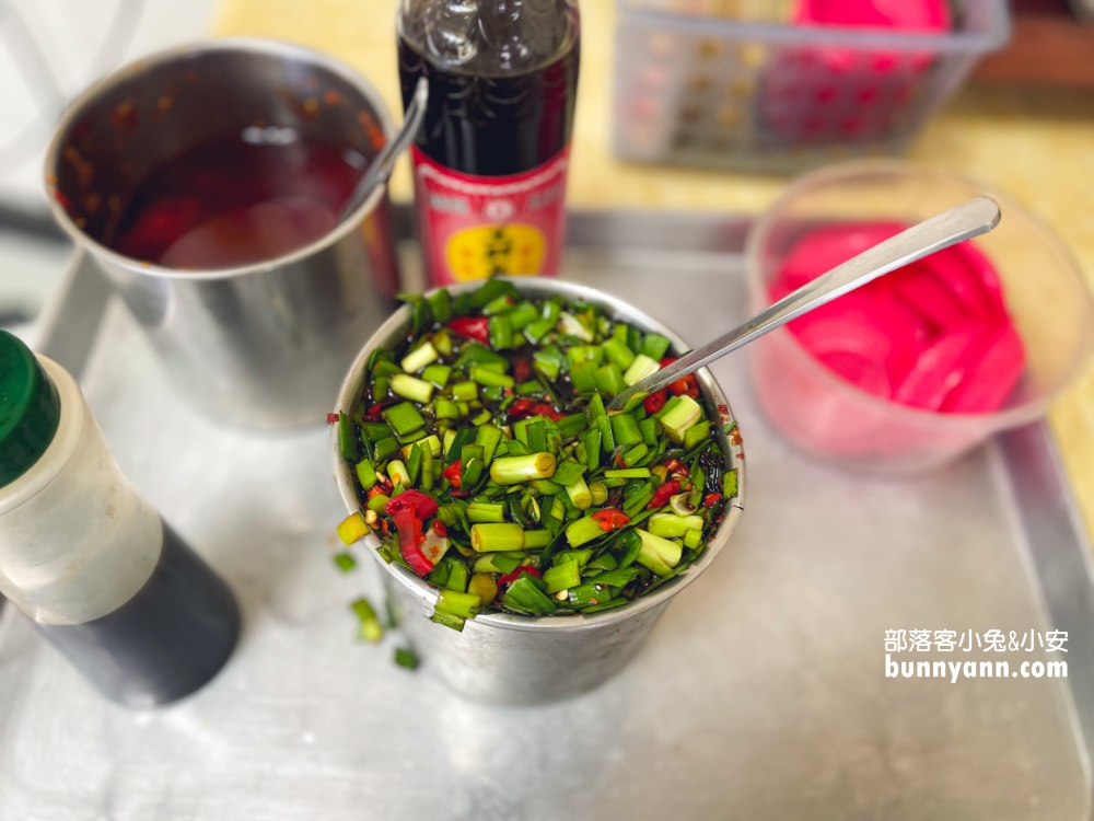 苗栗「香香牛肉麵」頭份路邊麵店，80元有很厚牛肉可吃